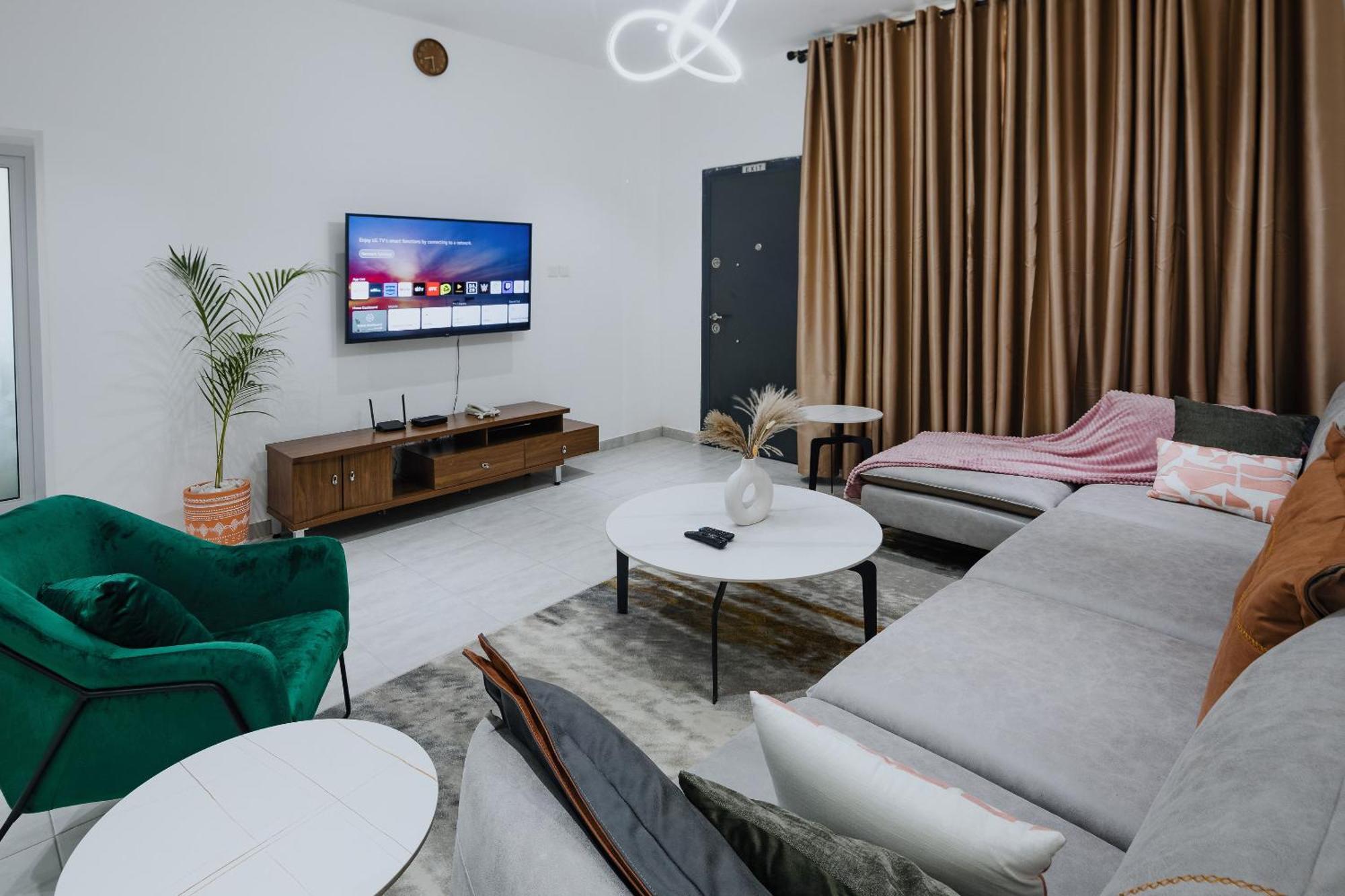 The Avery Apartments At Odomaa Place B, East Airport 阿克拉 外观 照片